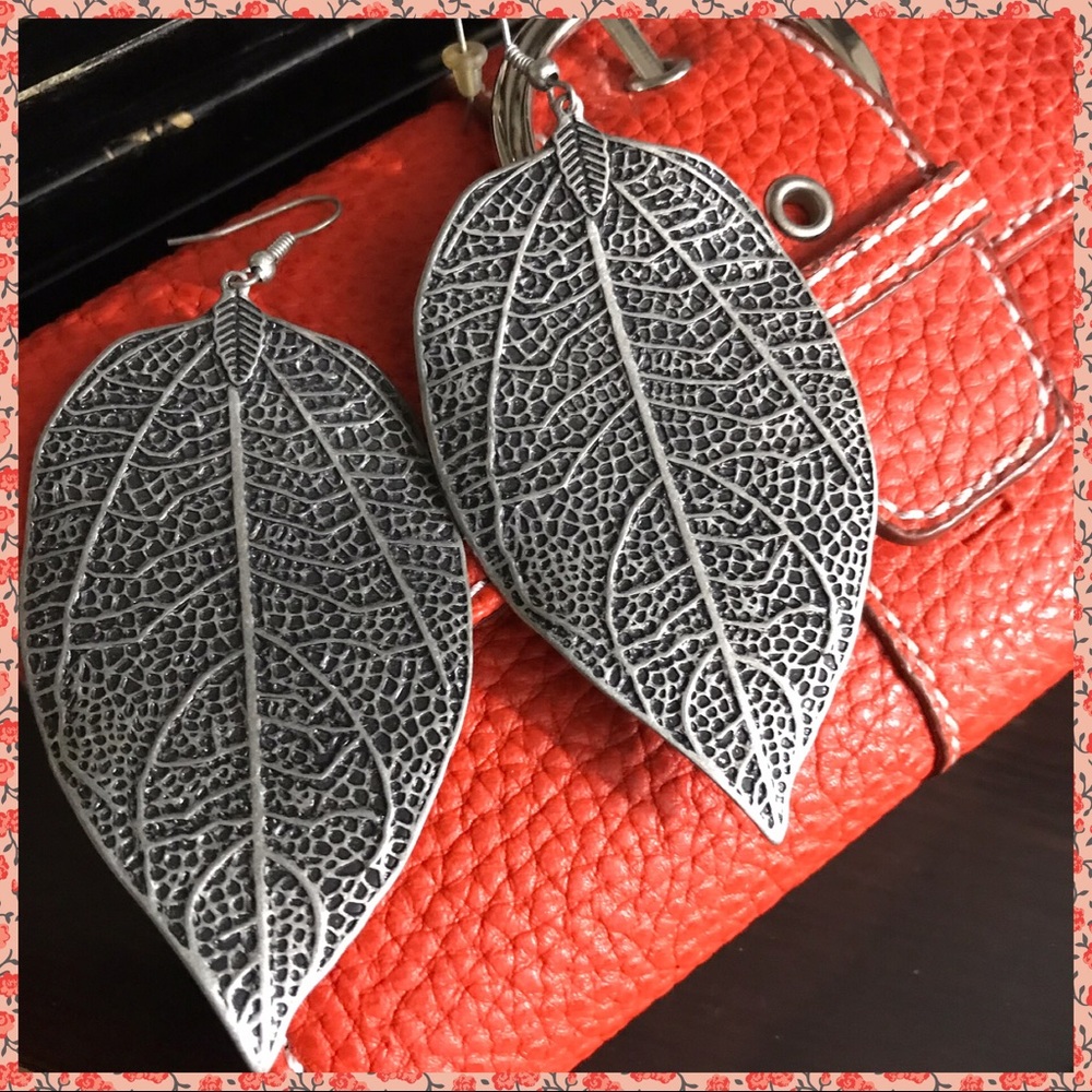 5 for $25 ❤️ New Large 3” Silver Leaf Earrings